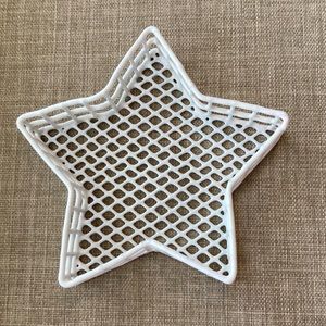 Plastic, White, Star- Shaped Basket Dish